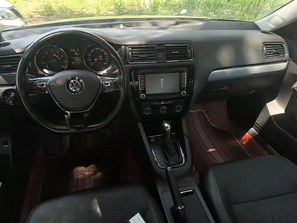 Volkswagen Sagitar 2017 1.6L Automatic Comfort фото 10