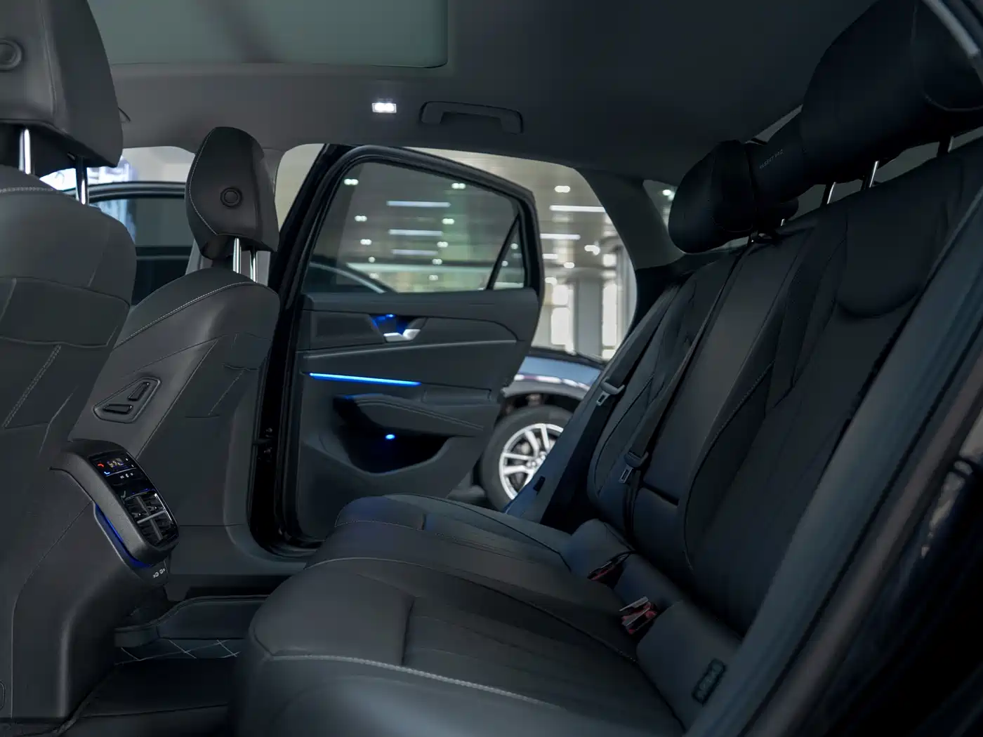 Volkswagen Passat 2025 Pro 380TSI Dragon Glory Edition фото 13