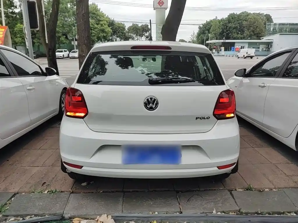 Volkswagen Polo 2016 1.4L Automatic Trend фото 6