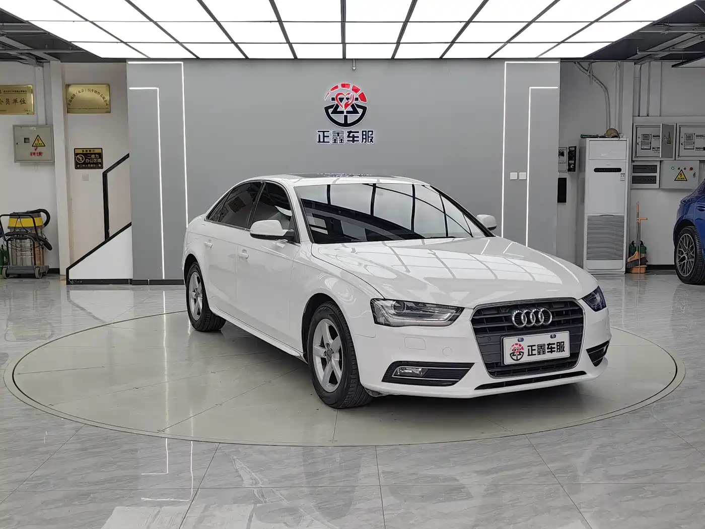 Audi A4L 2013 35 TFSI Automatic Standard фото 3