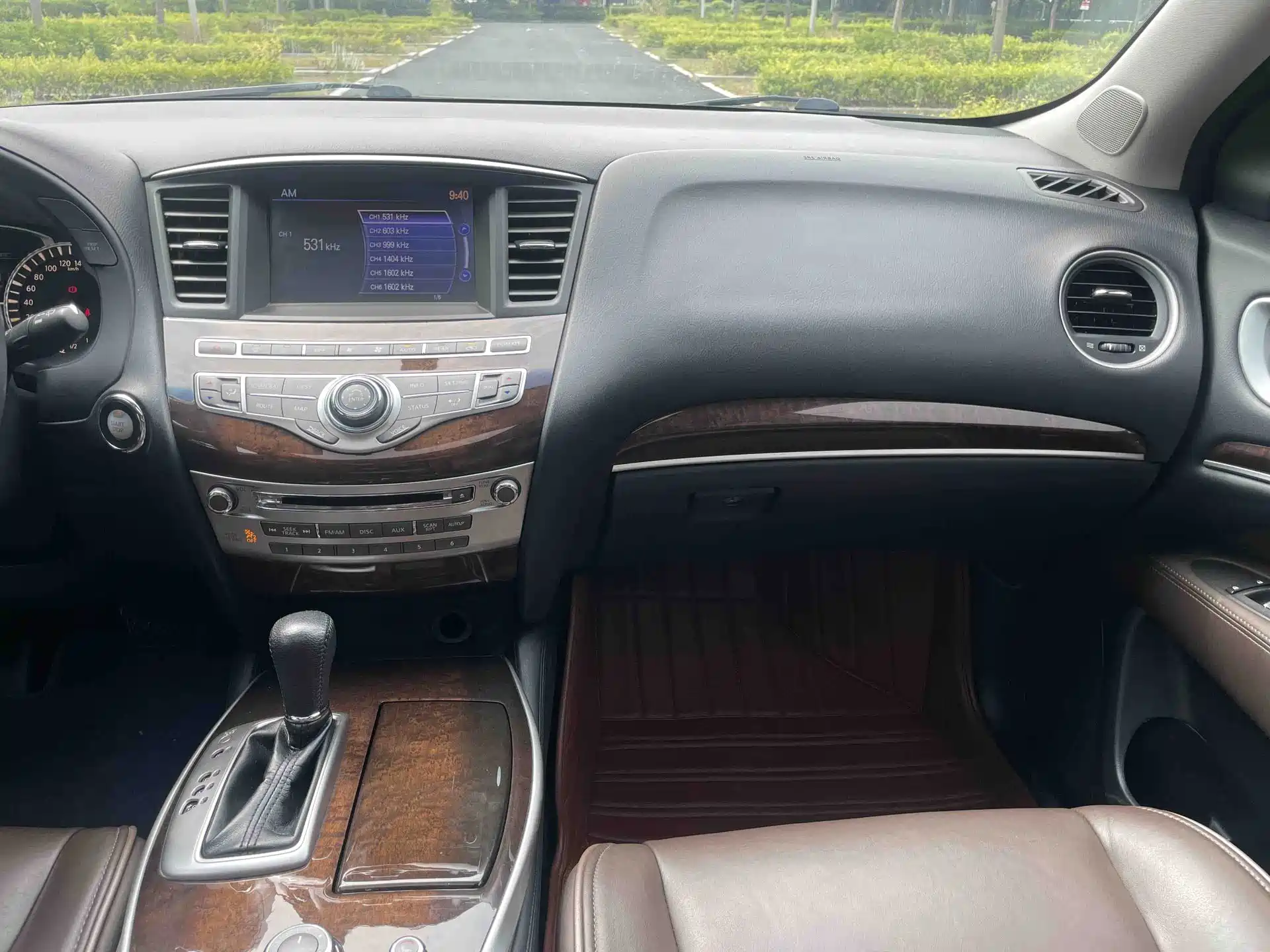 Photo 15 - Infiniti QX60 (Import)