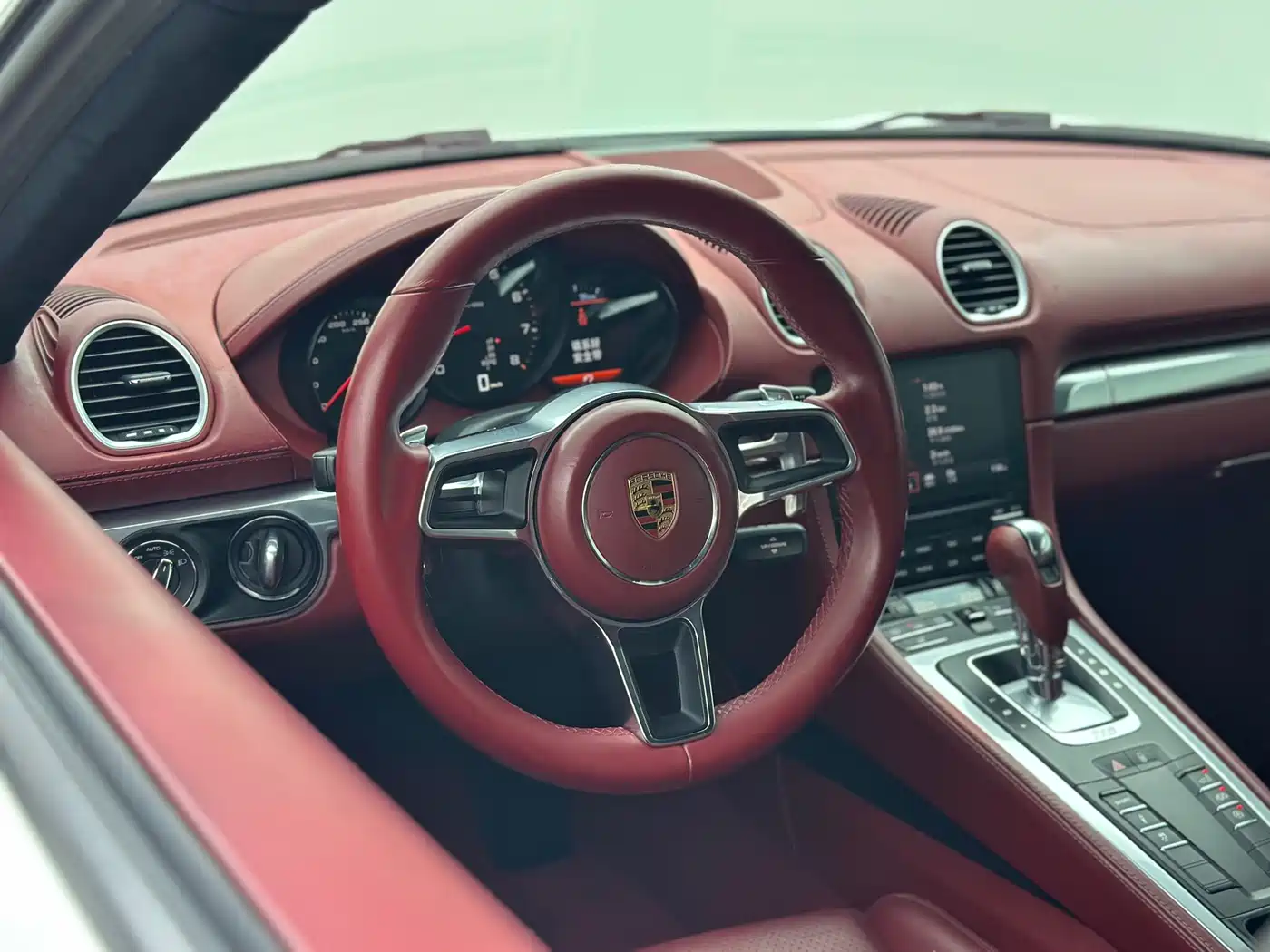 Porsche 718 2018 Cayman 2.0T фото 8
