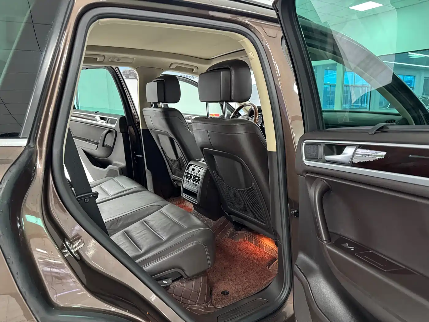 Volkswagen Touareg 2011 3.0TSI Premium фото 9