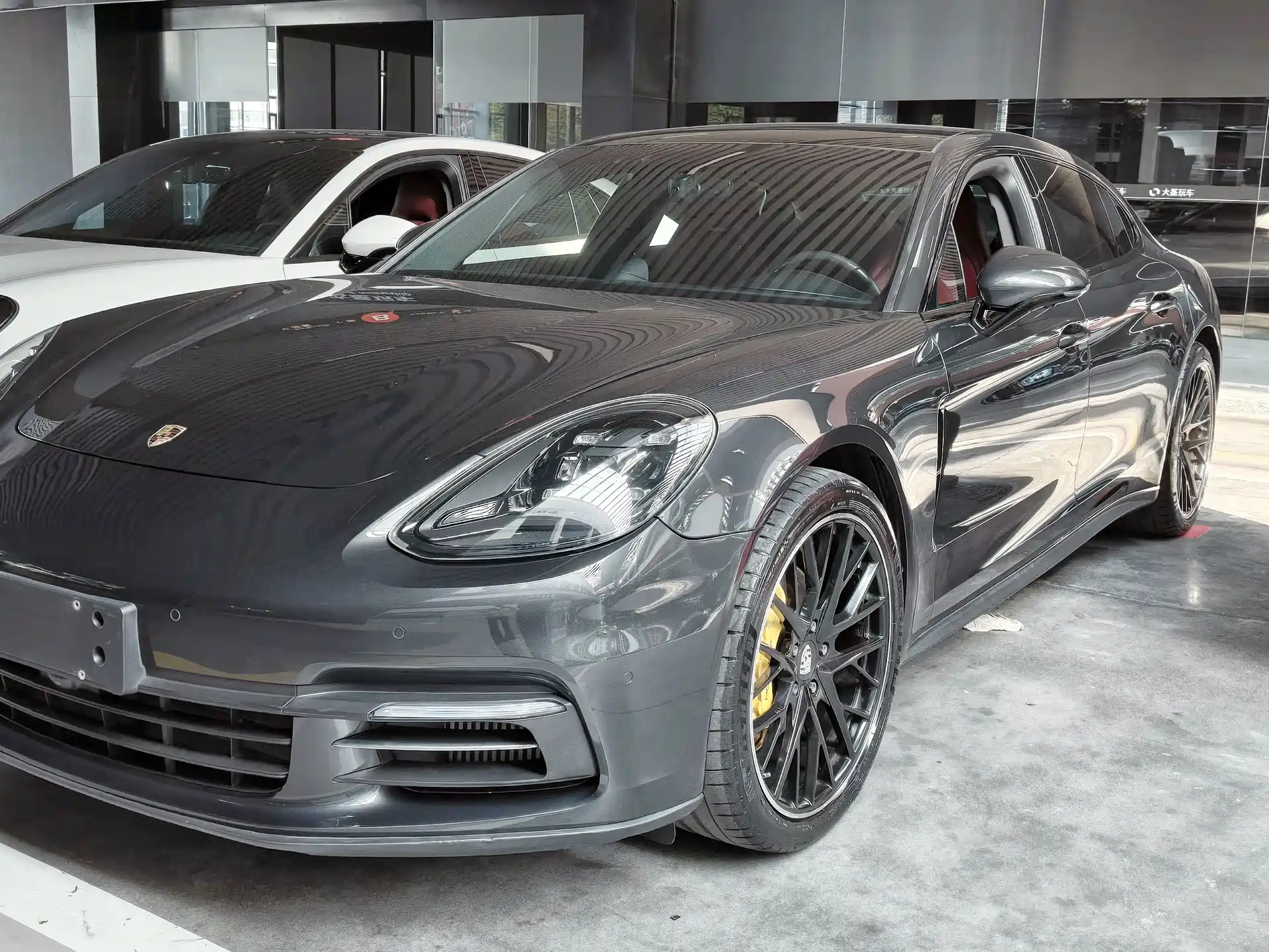Photo 1 - Porsche Panamera