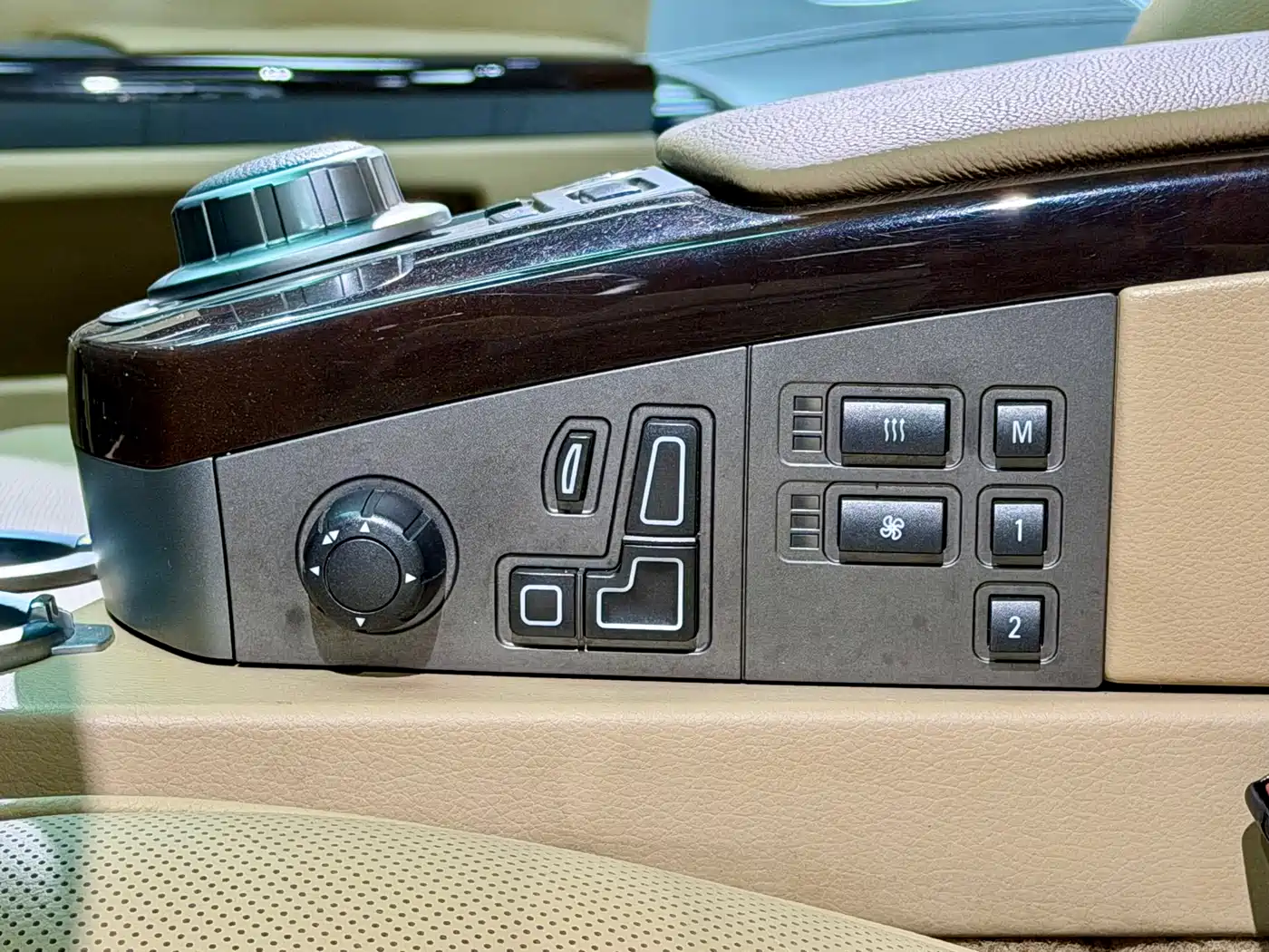 BMW 7 Series 2005 Model 740Li фото 12
