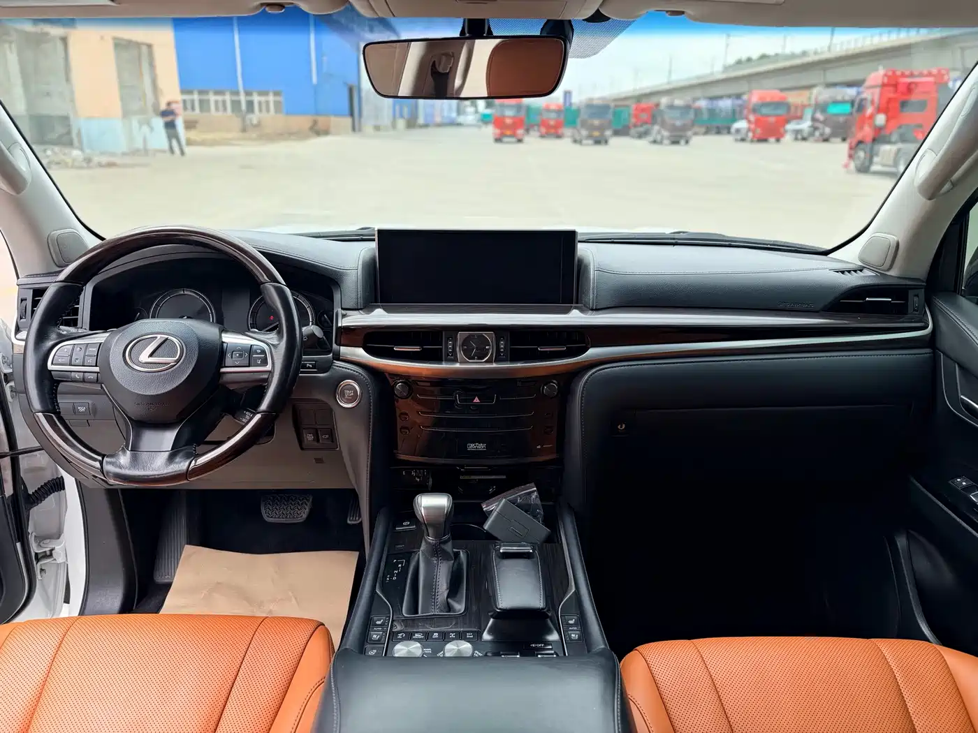Lexus LX 2016 570 Dynamic Luxury Edition фото 11