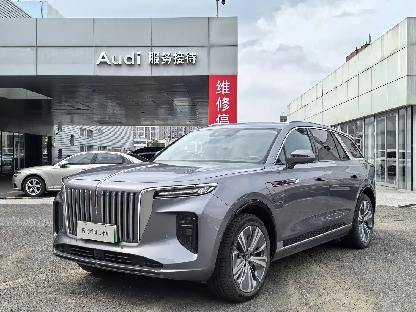 2023 Hongqi E-HS9