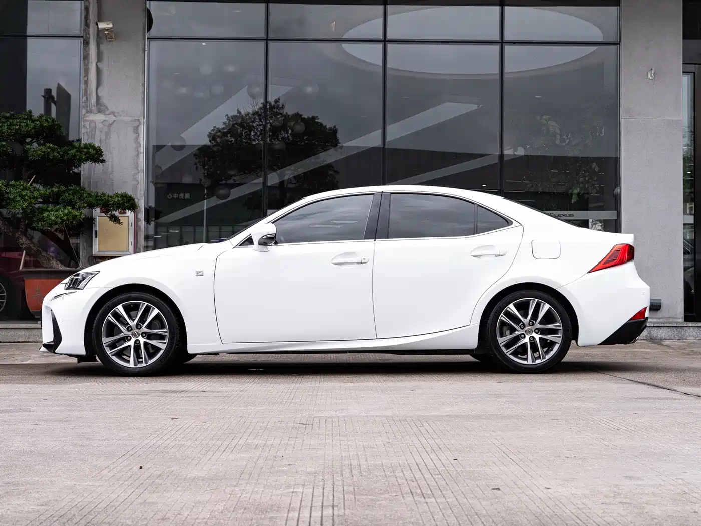 Lexus IS 2017 300 F SPORT фото 4