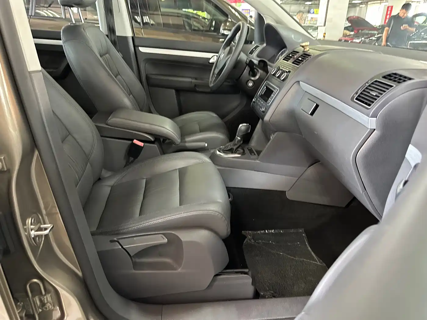 Volkswagen Touran 2015 1.4T DSG Comfort Edition 5-seater фото 15