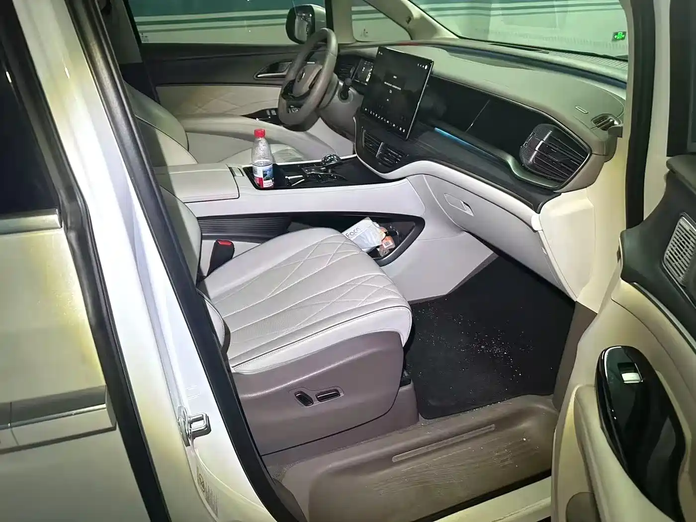 Denza D9 2022 DM-i 970 AWD Flagship фото 5