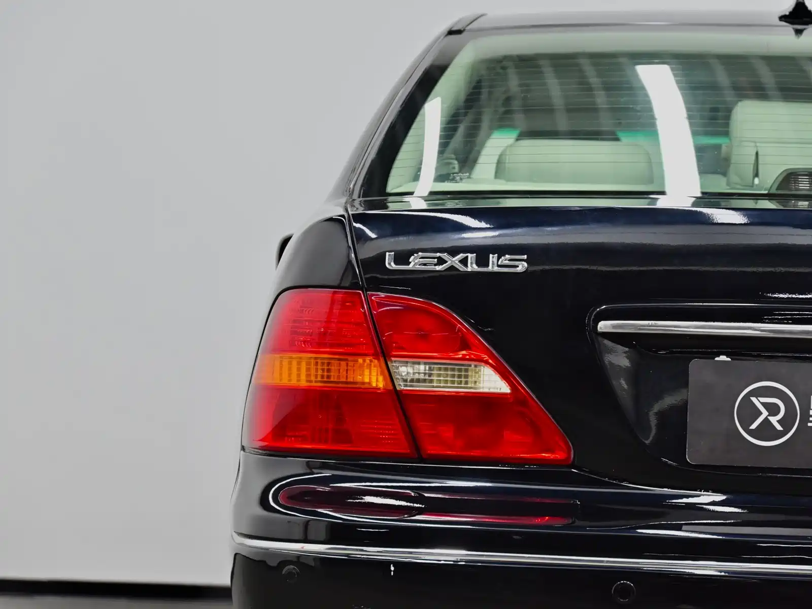 Фото 14 - Lexus LS