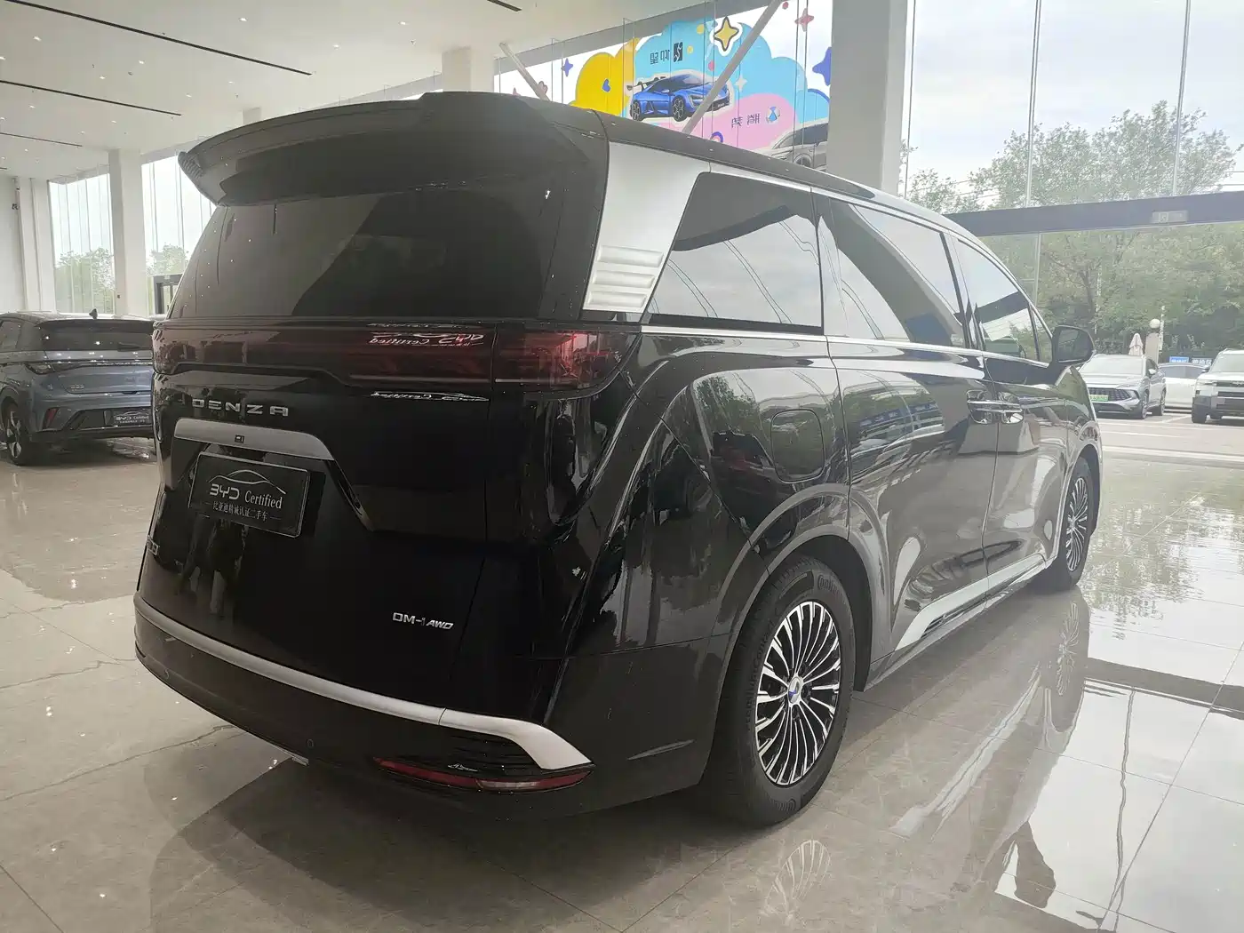 Denza D9 2025 2024 DM-i 980 AWD Prestige