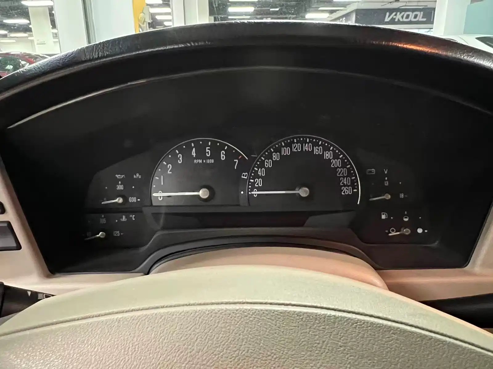 Фото 32 - Cadillac XLR