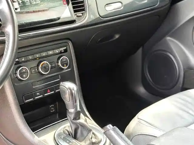 Volkswagen Beetle 2013 1.4TSI Luxury фото 6