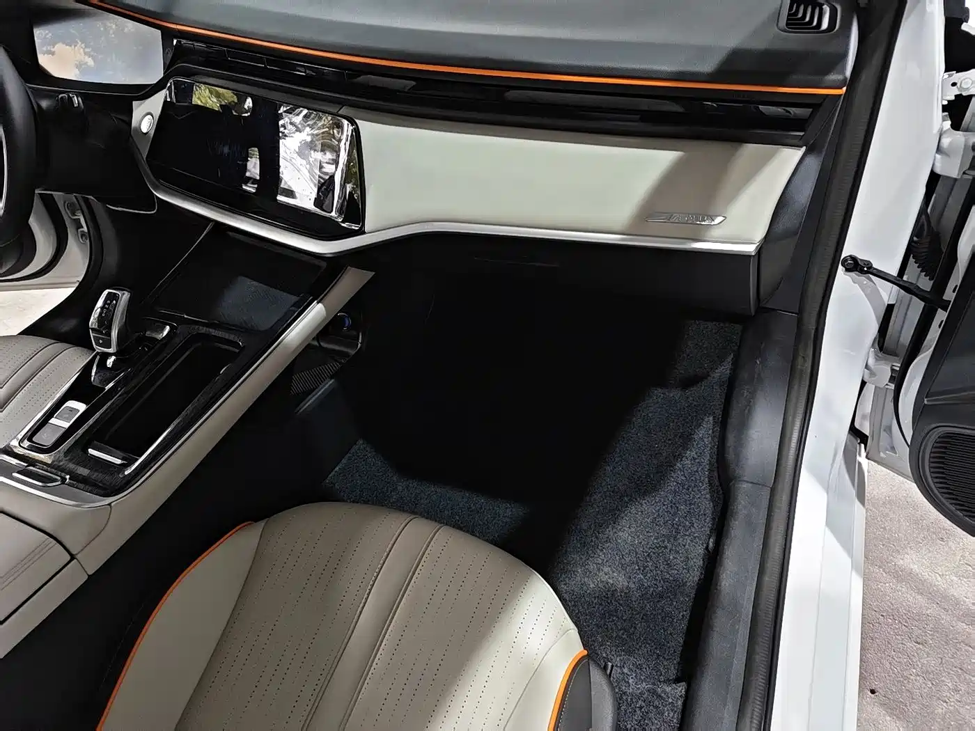 DONGFENG YI HYUN MAX