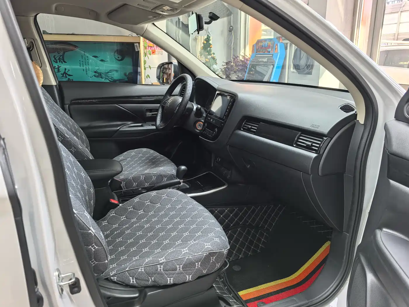 MITSUBISHI OUTLANDER