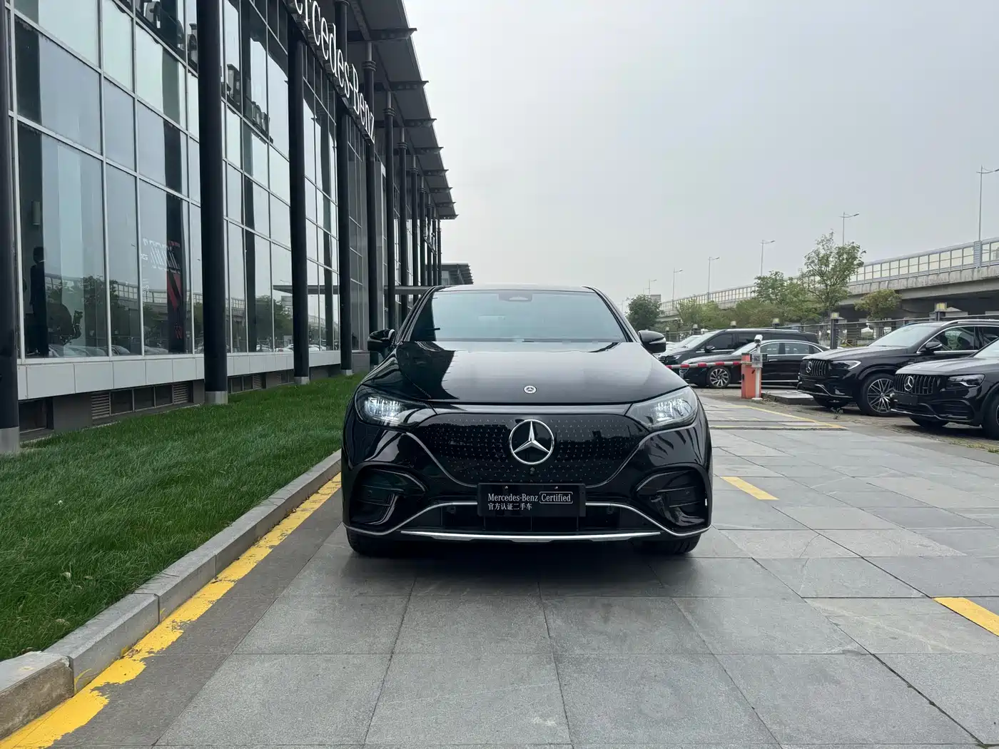 MERCEDES-BENZ EQE SUV