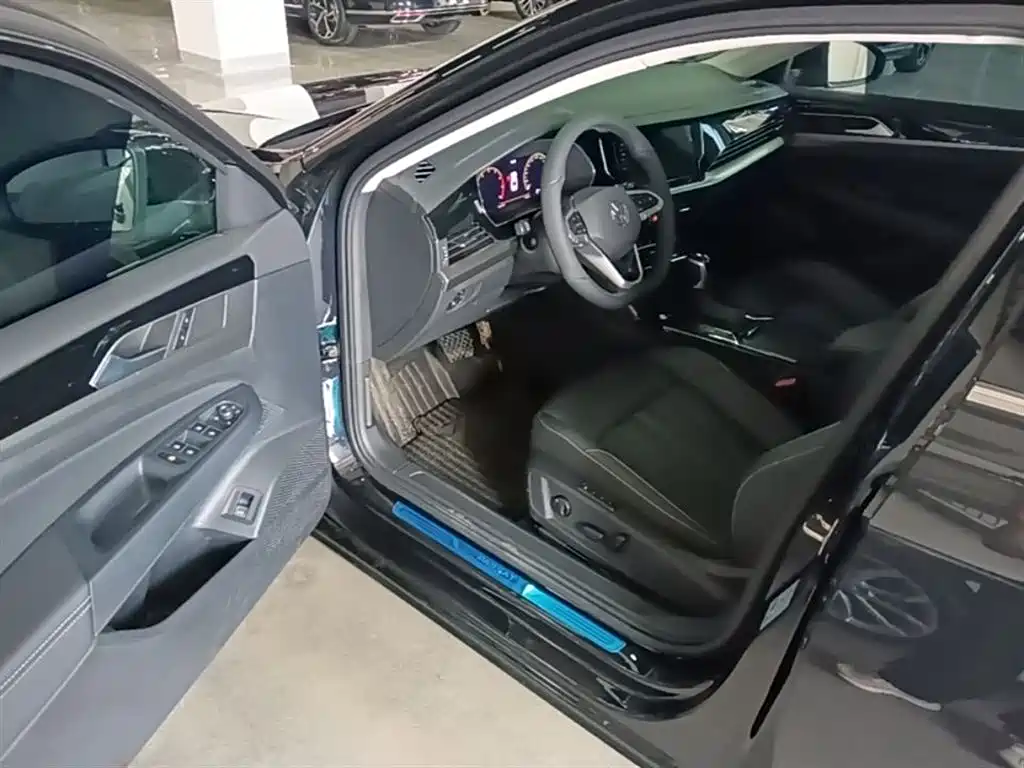 Volkswagen Passat 2026 Outstanding Edition 330TSI Elite Version фото 16