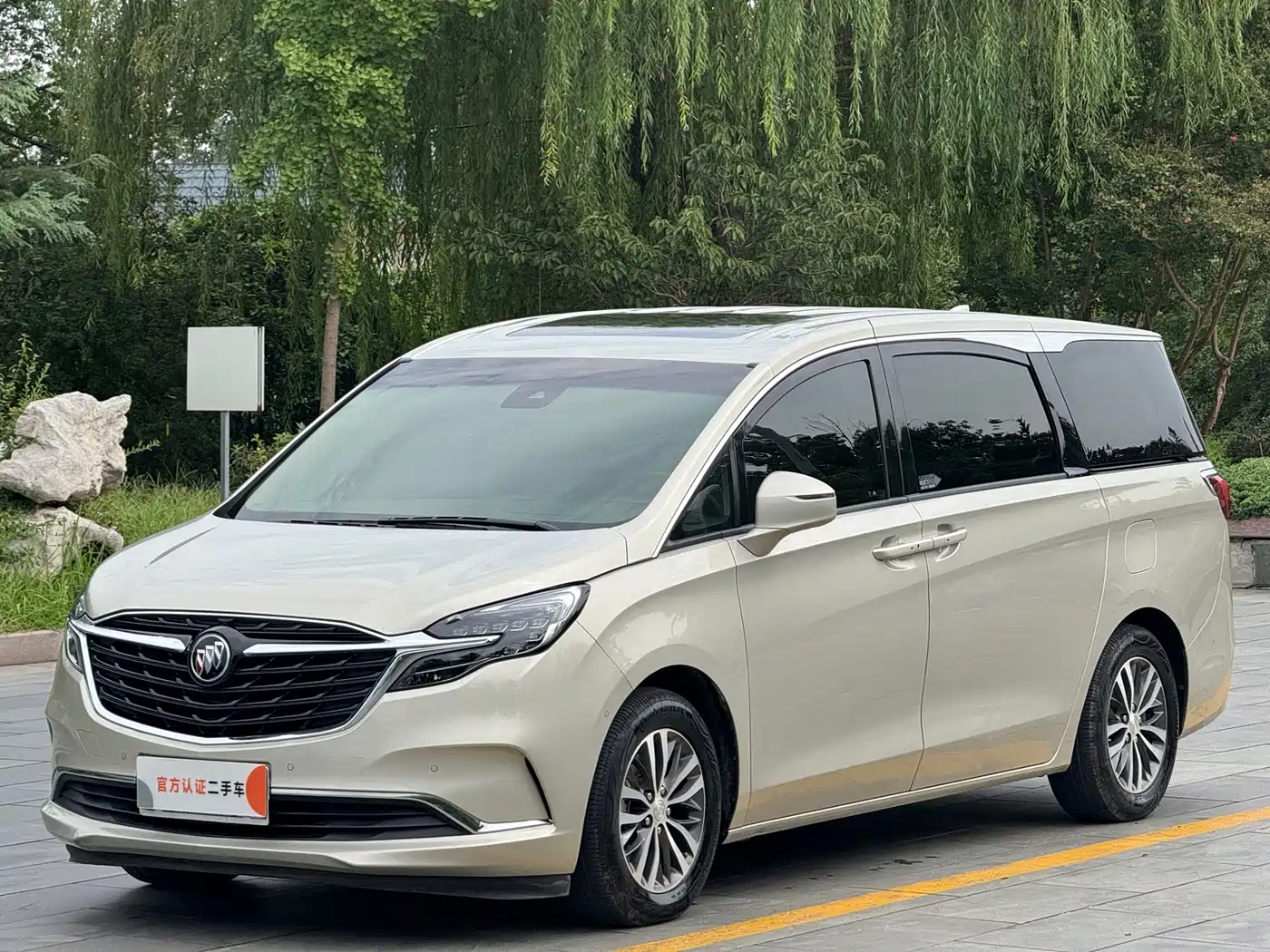 Фото 1 - Buick GL8