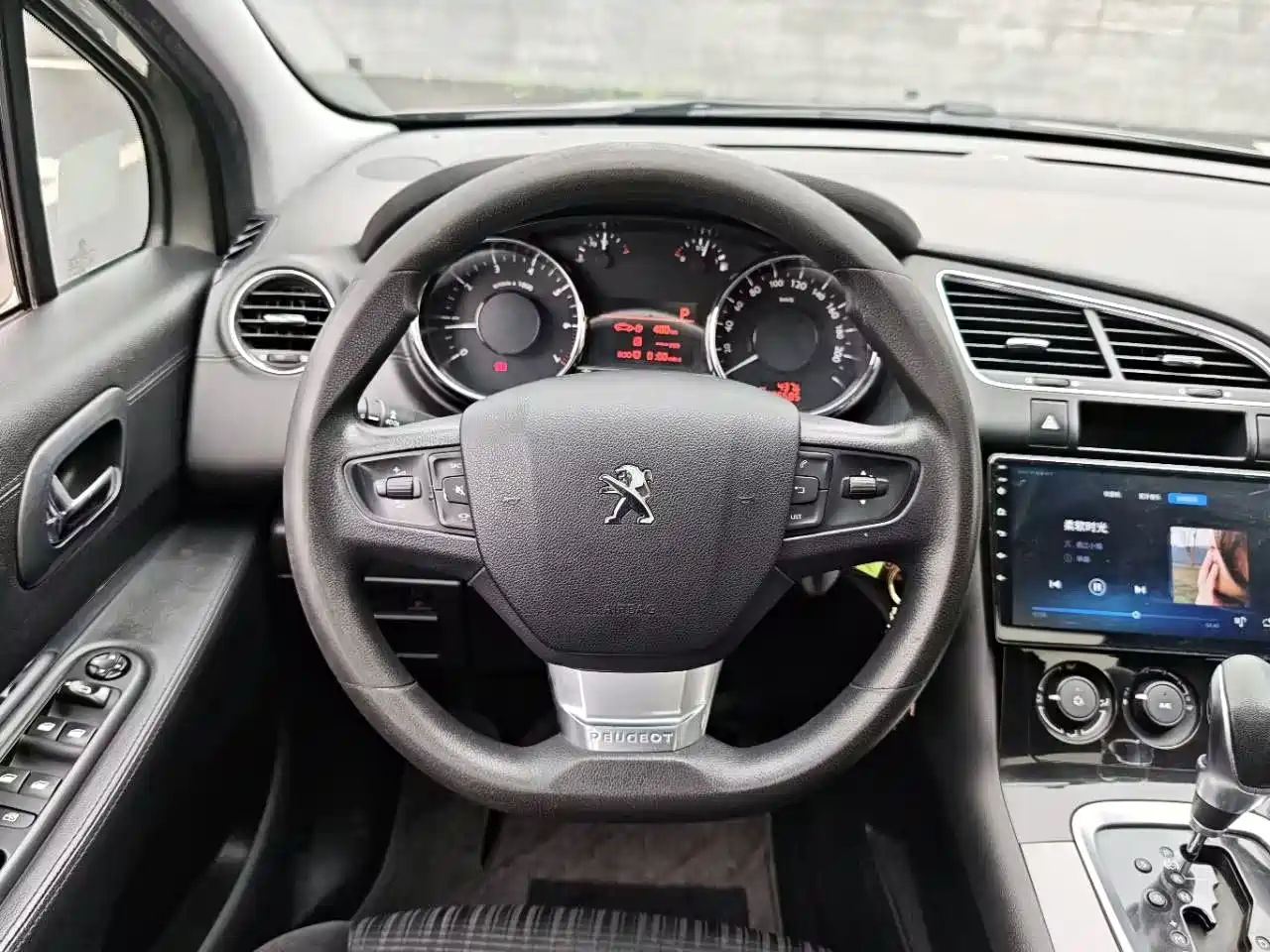 Peugeot 3008 2016 1.6THP Automatic Classic Edition фото 17