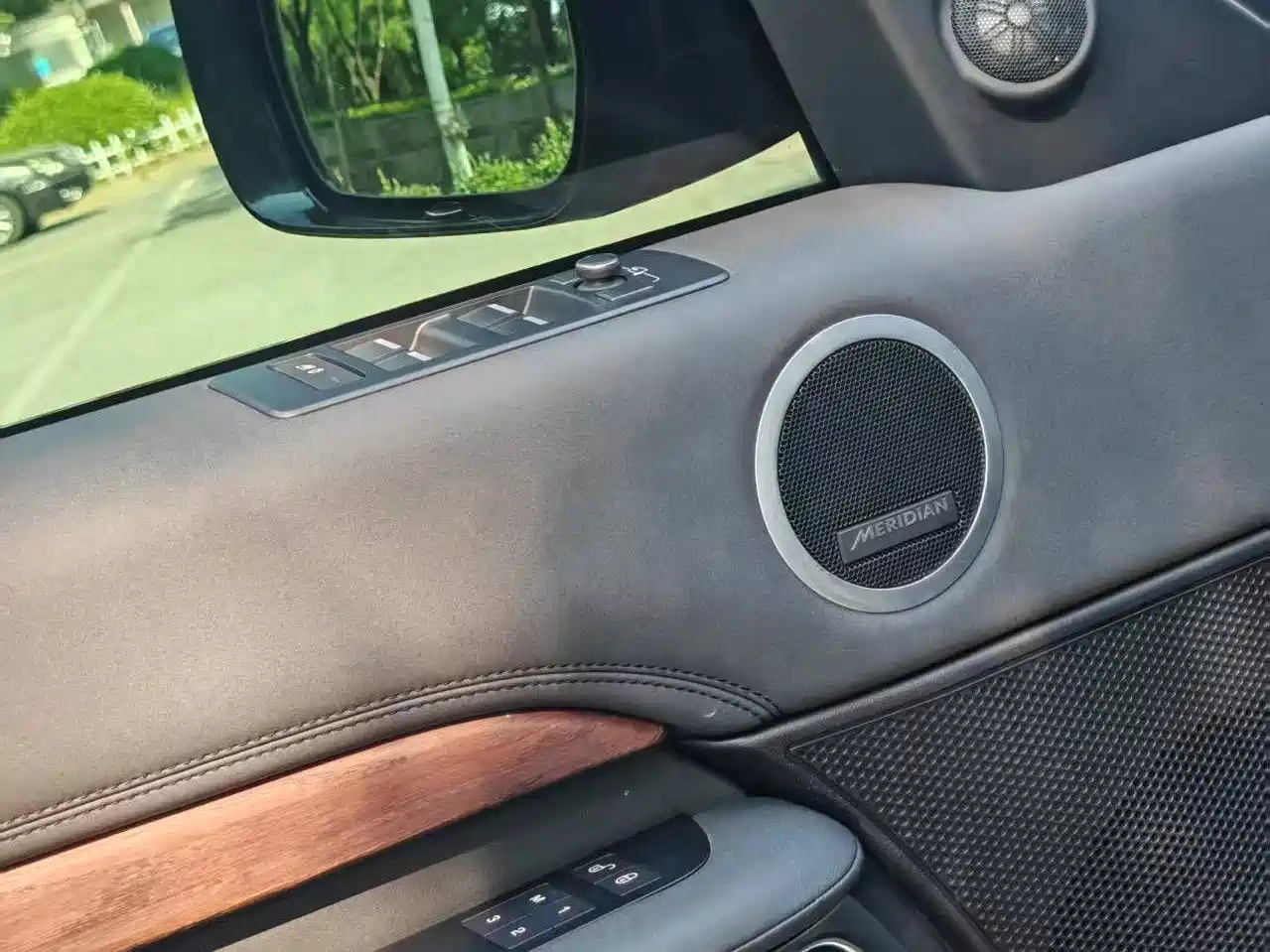 Land Rover Discovery 2018 3.0 SC V6 HSE фото 4