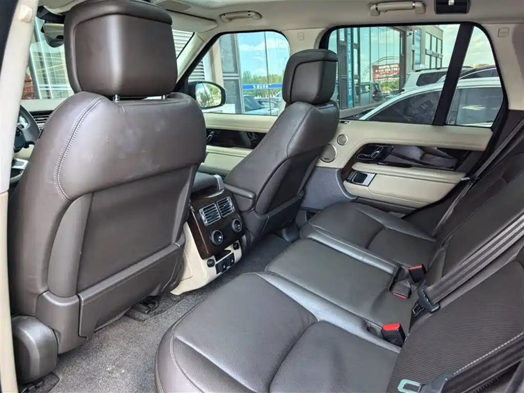 Land Rover Range Rover 2021 3.0 L6 Heritage Edition фото 15