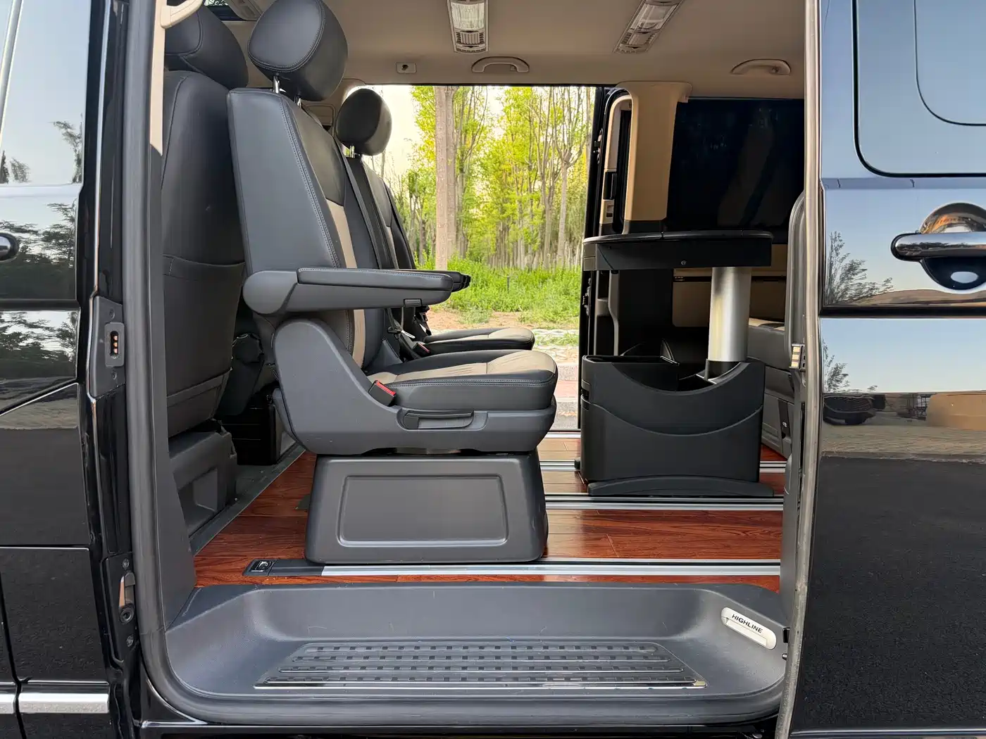 Volkswagen Multivan 2012 2.0TSI 4WD Premium фото 18