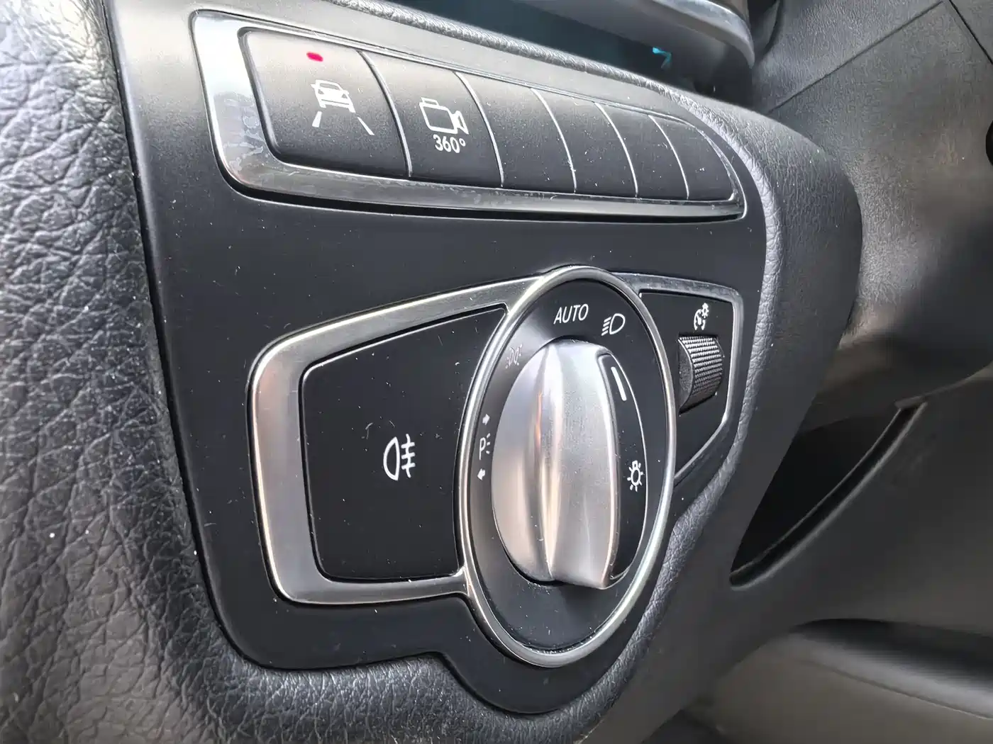 Mercedes-Benz V-Class 2021 V 260 L Long Wheelbase Premium Edition фото 9