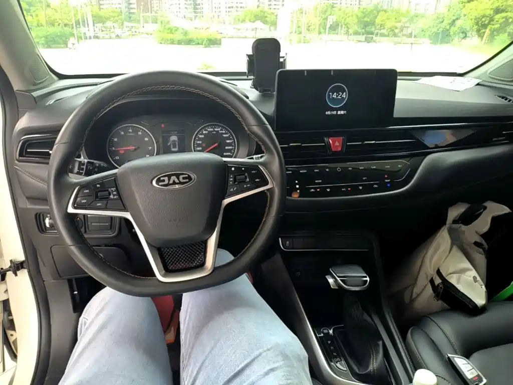 Фото 10 - JAC Refine S4
