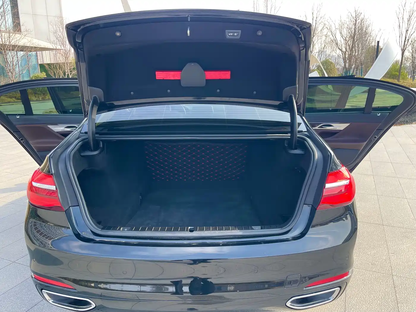 BMW 7 Series 2017 730Li Leading Edition фото 21