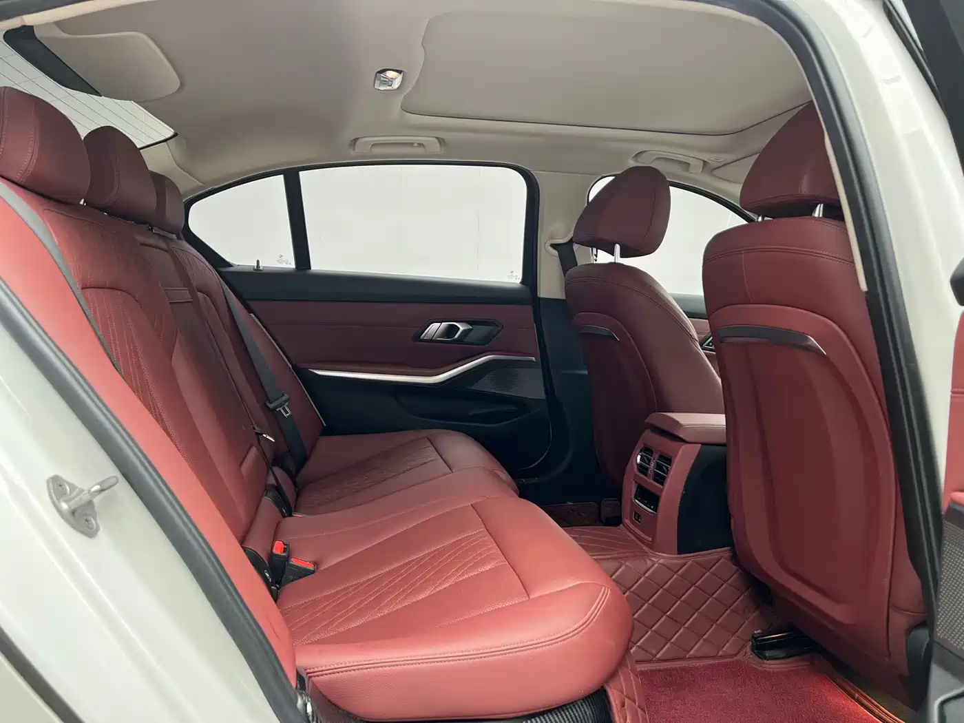 BMW 3 Series 2023 320Li M Sport Package фото 8