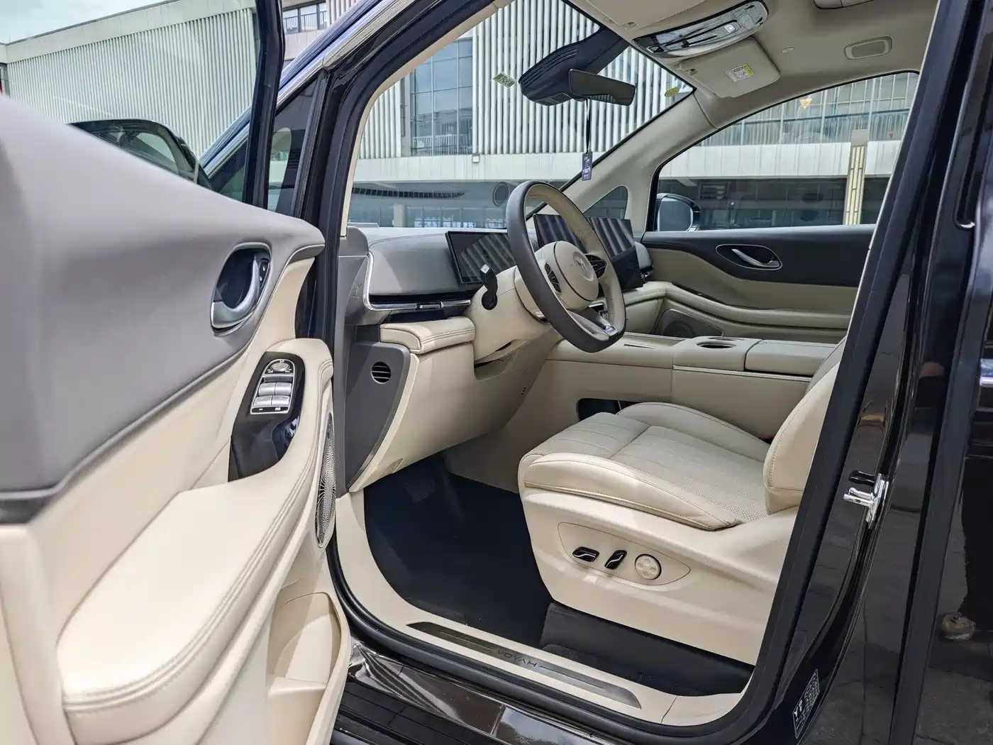 Voyah Auto Voyah Dreamer 2025 PHEV 4WD Kunpeng Premium Edition фото 14