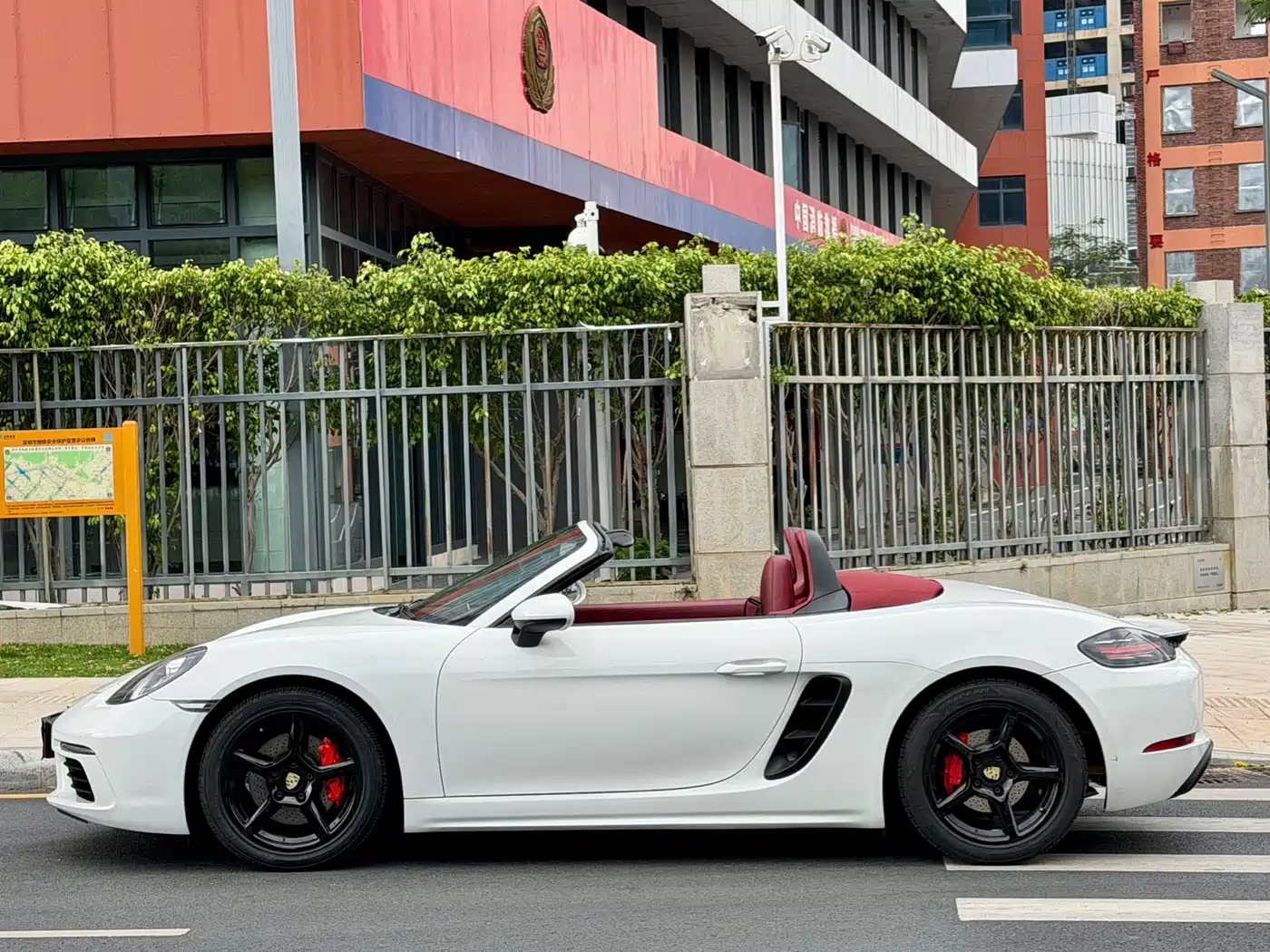 Porsche 718 2018 Boxster 2.0T фото 3
