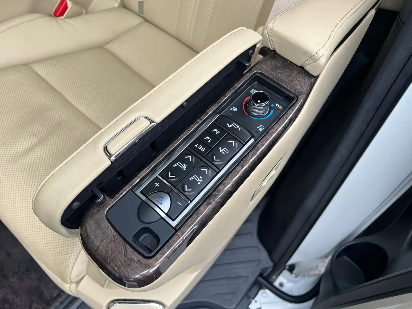 Toyota Alphard 2021 Hybrid 2.5L Ultimate фото 4