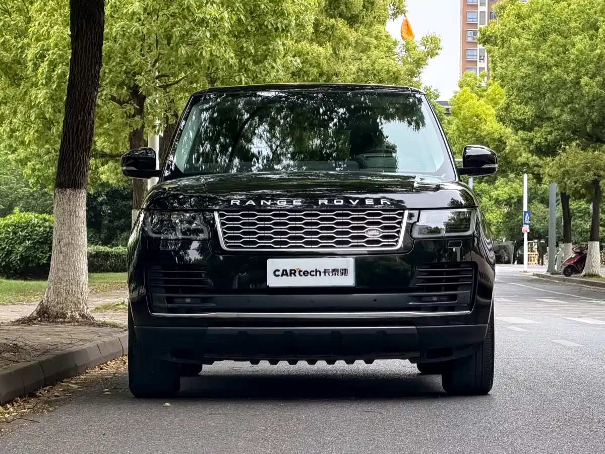 Land Rover Range Rover 2021 3.0 L6 Heritage Edition фото 2