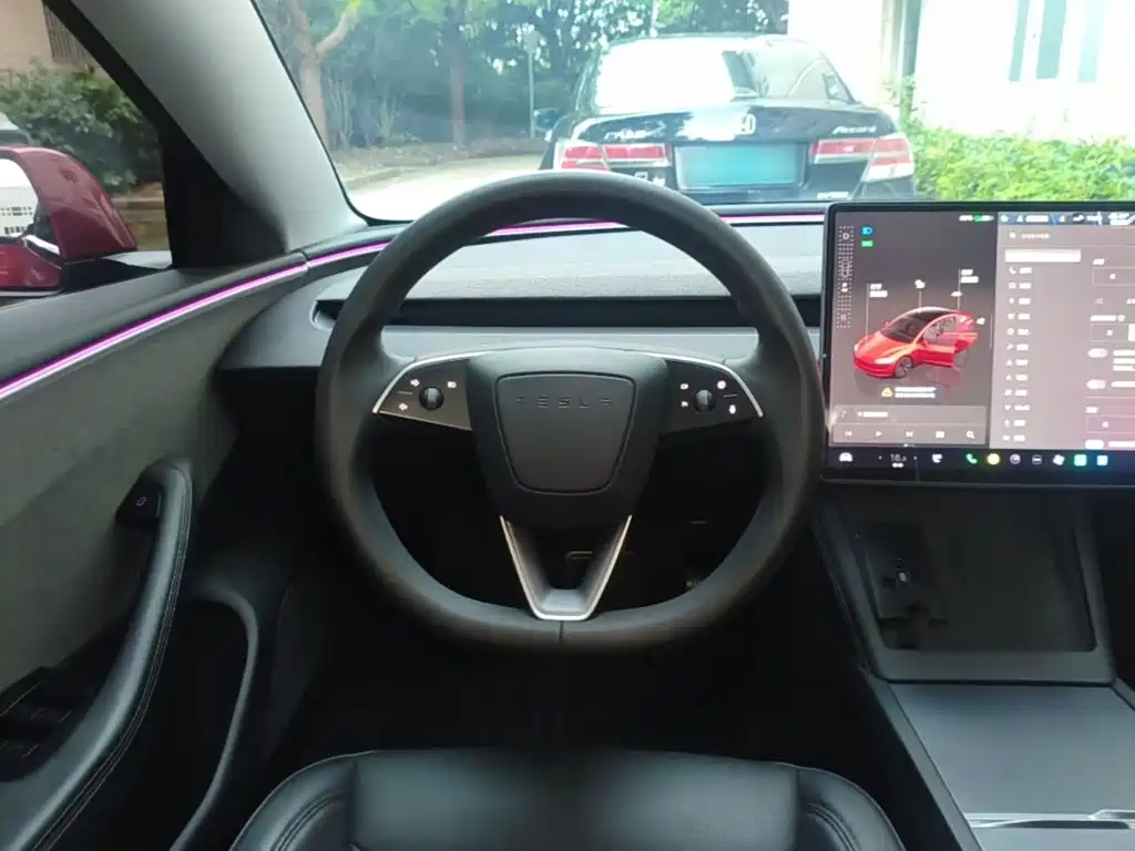 Фото 11 - Tesla Model 3