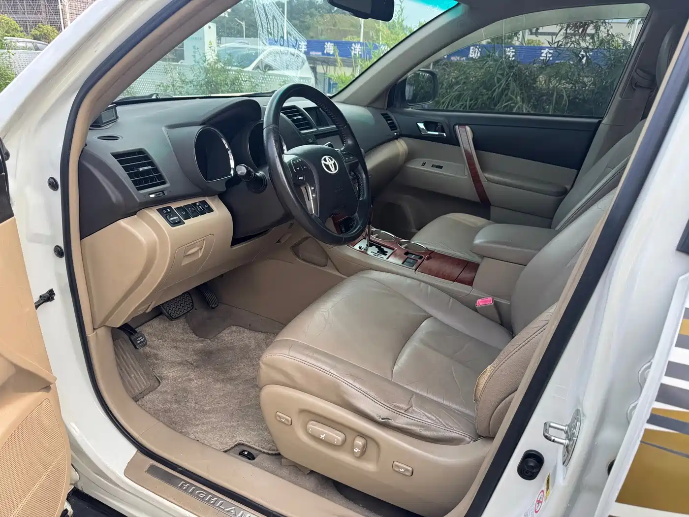 Photo 7 - Toyota Highlander