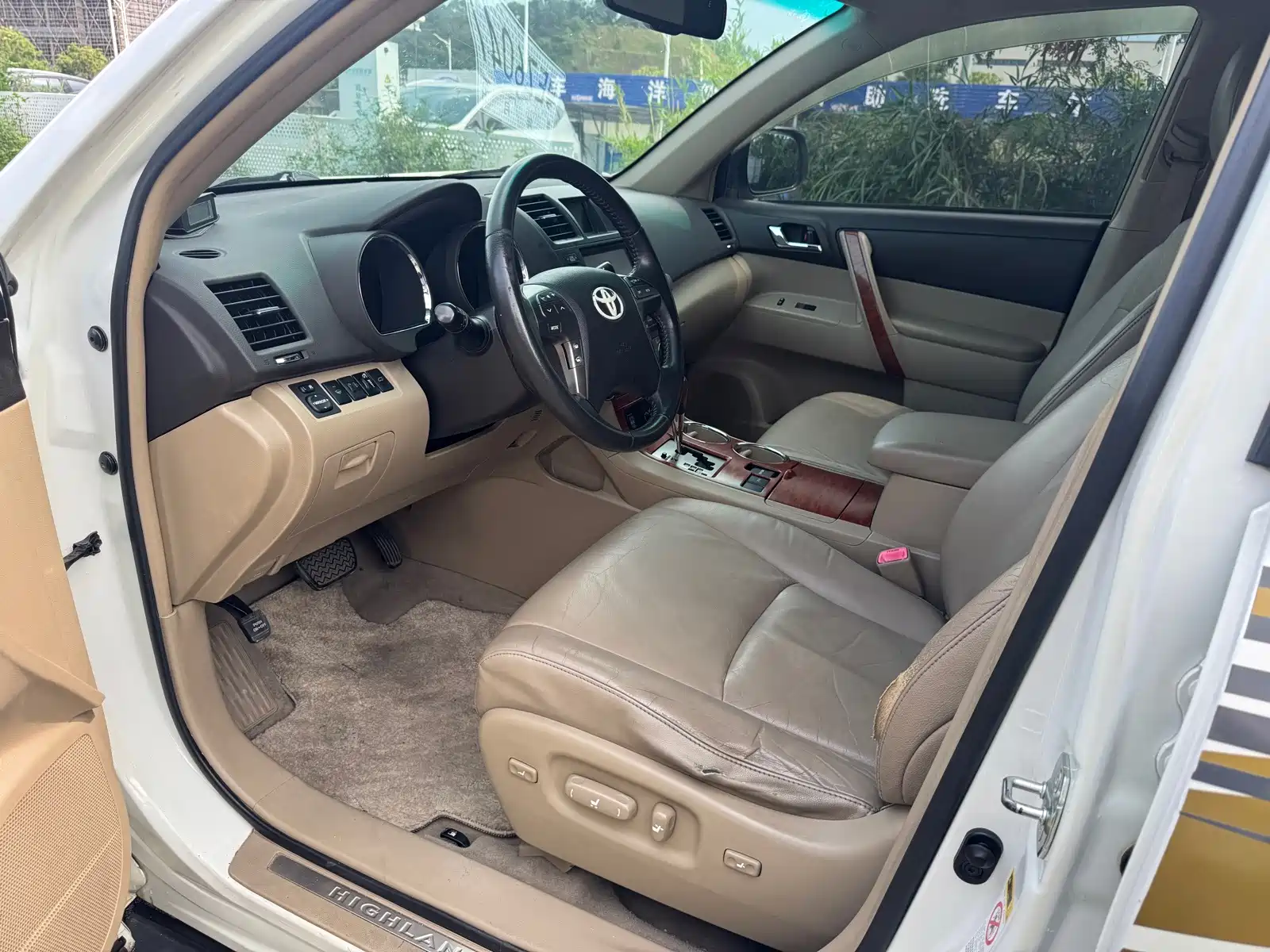 Photo 7 - Toyota Highlander