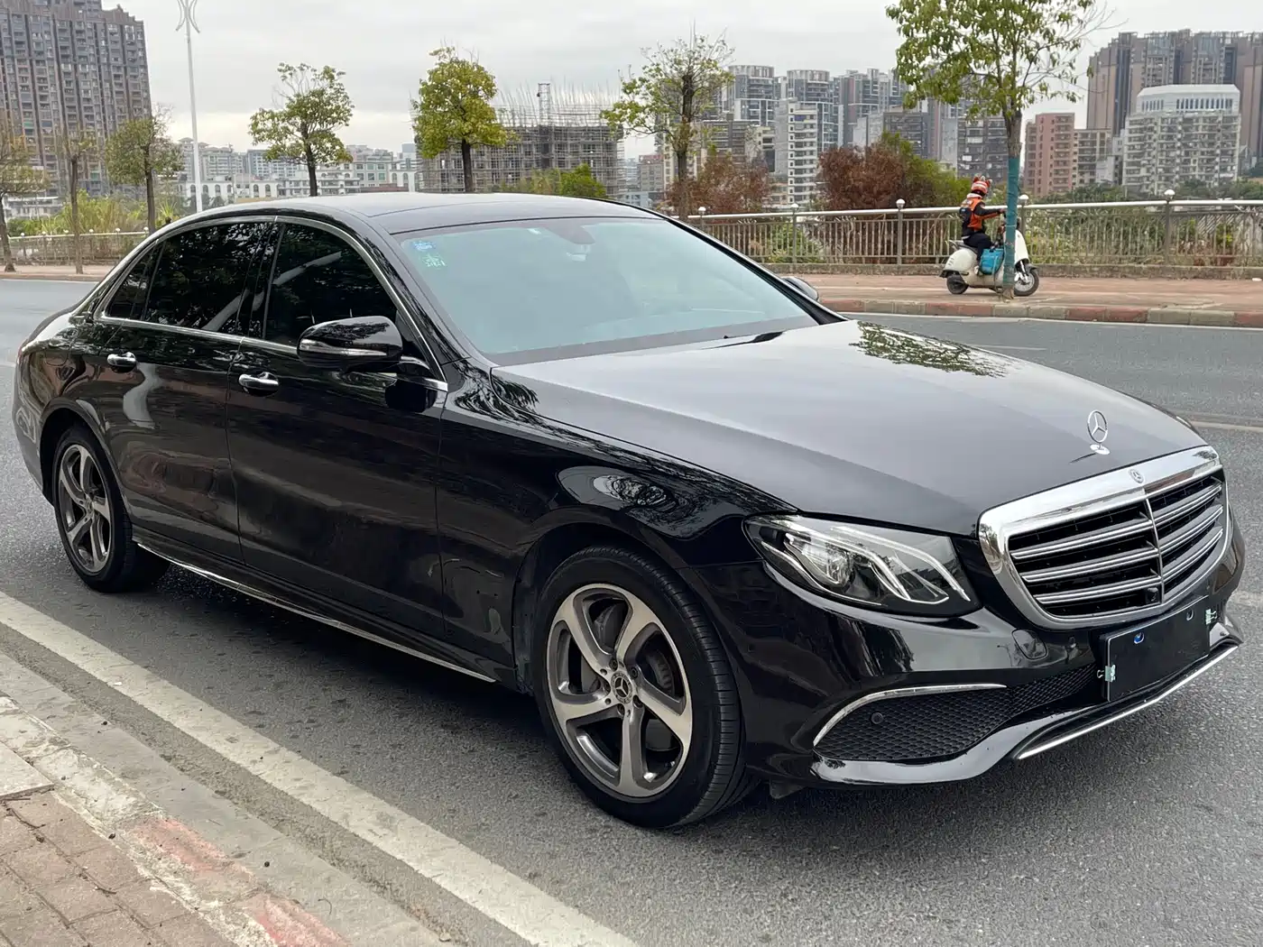 MERCEDES-BENZ E CLASS