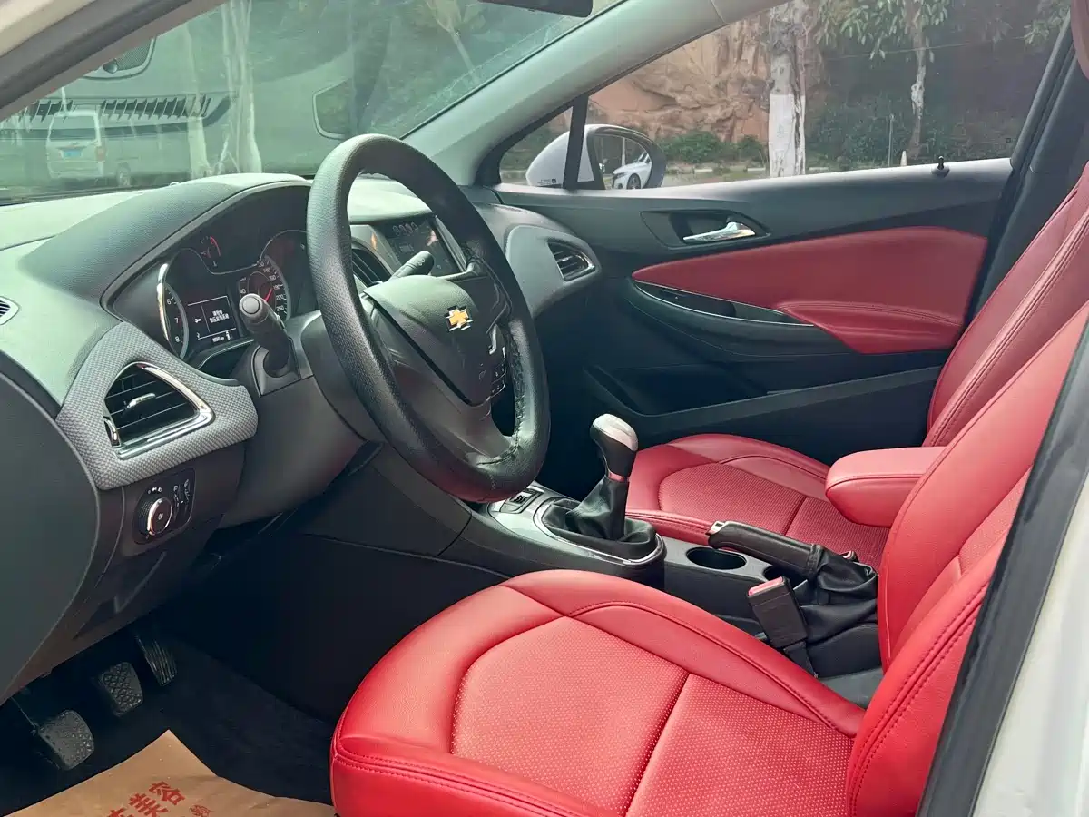 Chevrolet Cruze 2017 1.5L Manual Pioneer фото 9