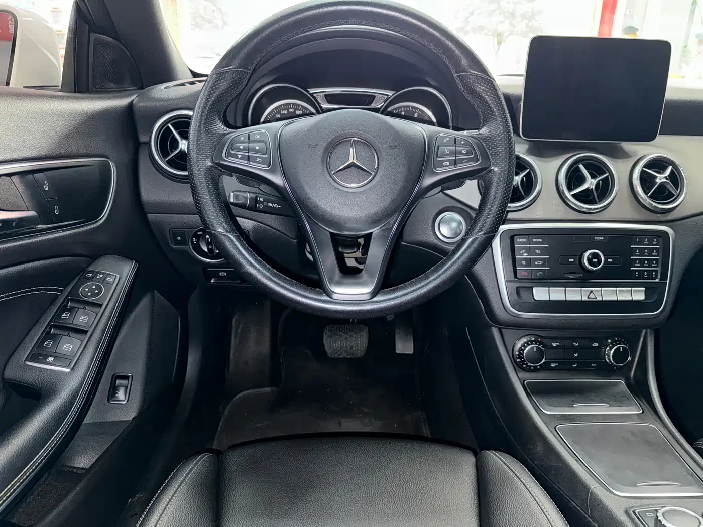 Mercedes-Benz CLA (Import) 2018 CLA 200 Dynamic Edition фото 8