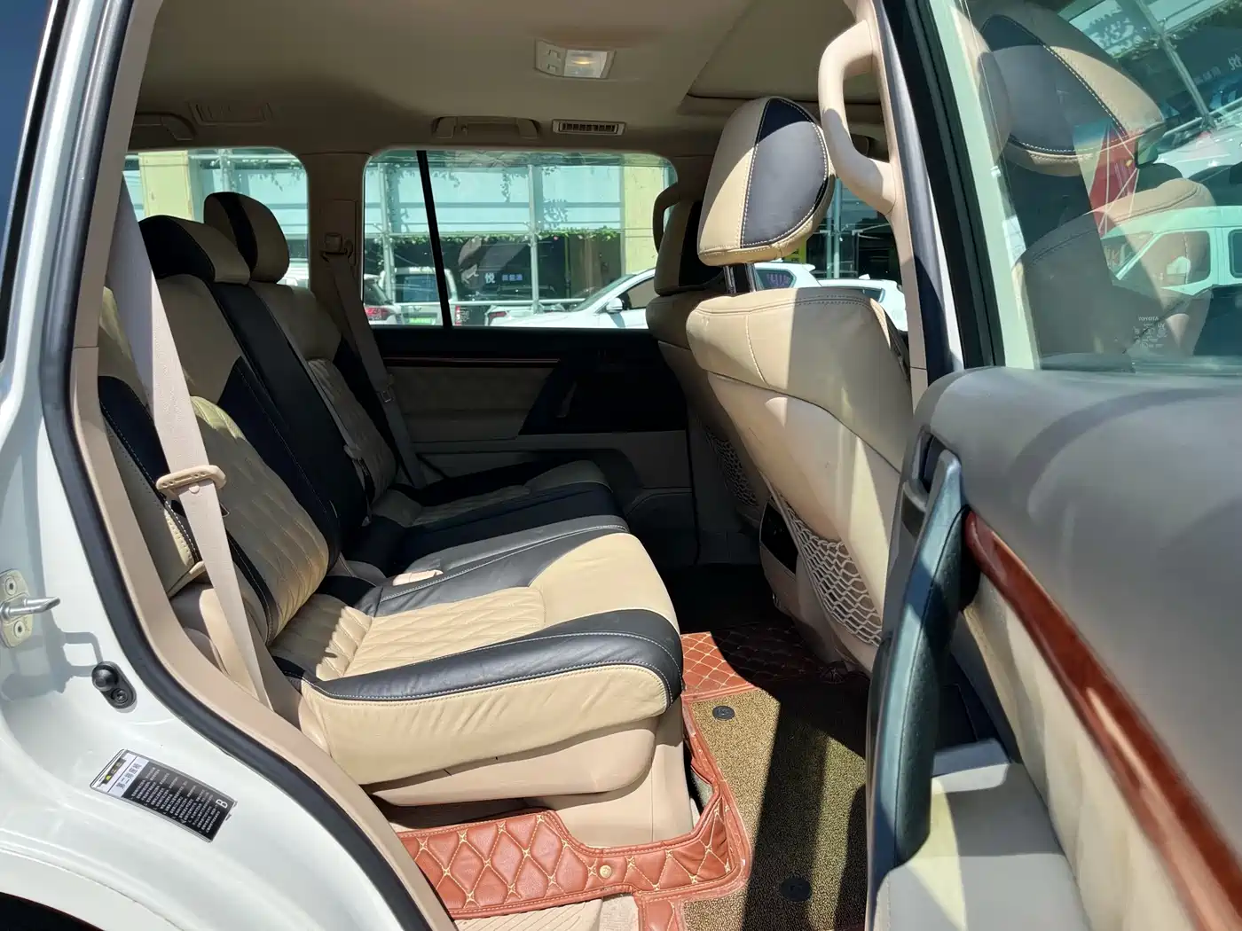 Toyota Land Cruiser (Import) 2015 4.6L V8 Middle East Limited Edition фото 18