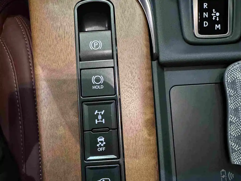 Фото 14 - Lexus LX