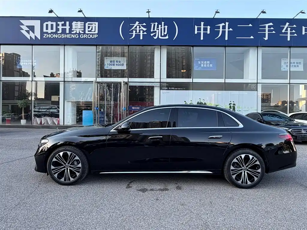 Фото 5 - Mercedes-Benz E-Class