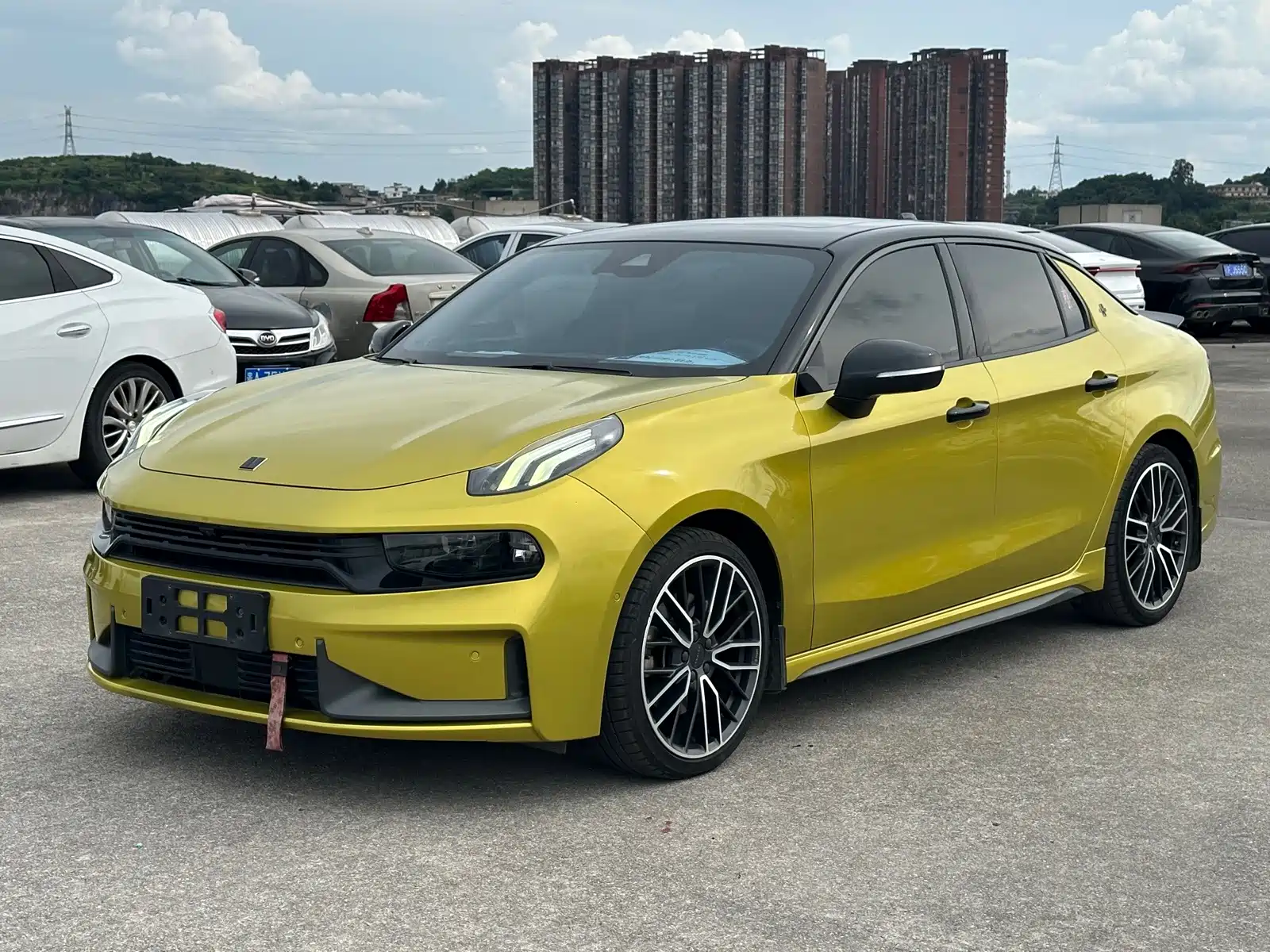 Фото 1 - Lynk & Co 03