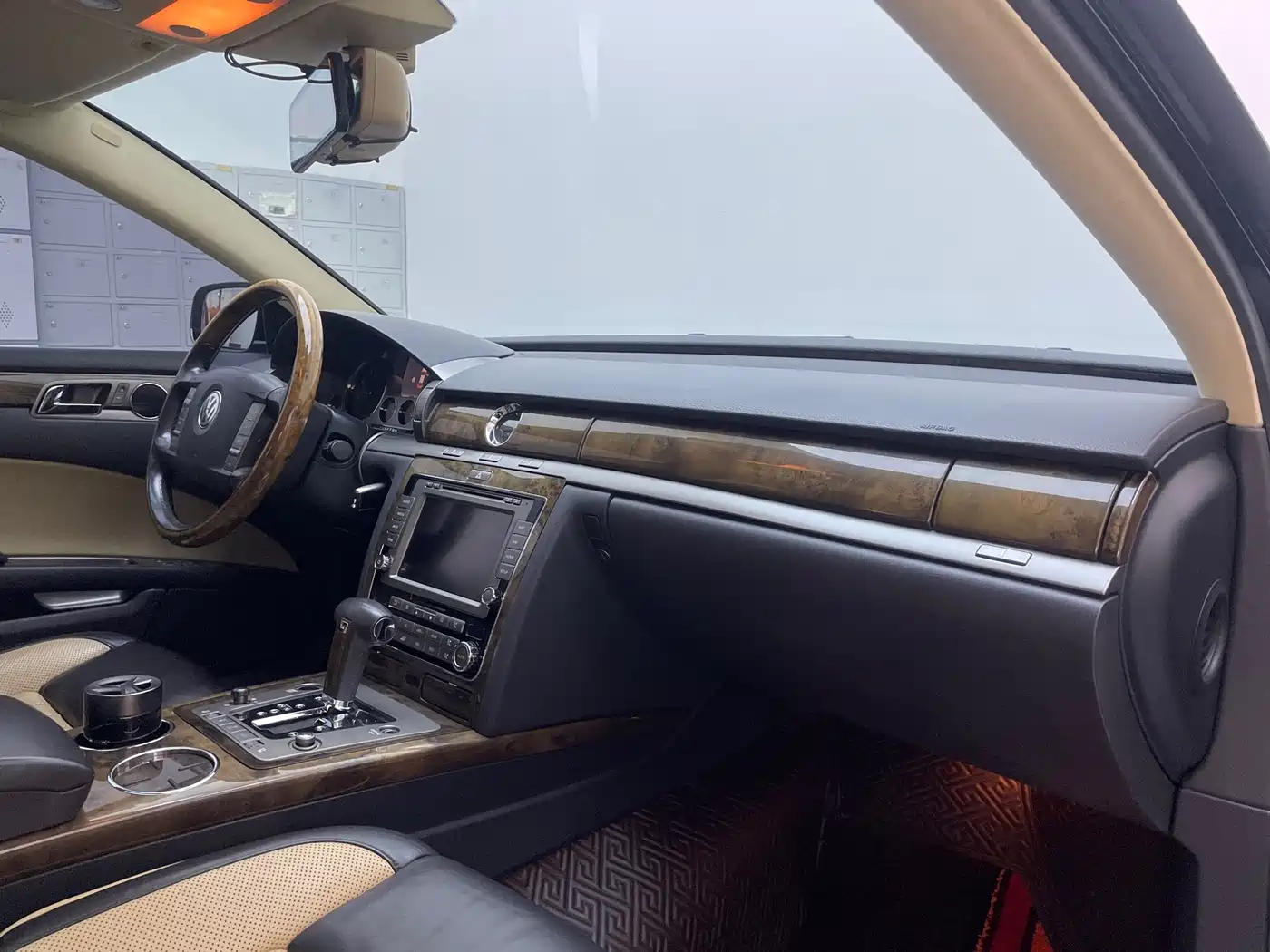 Volkswagen Phaeton 2009 Model 3.6L V6 5-seat Extended Luxury фото 12