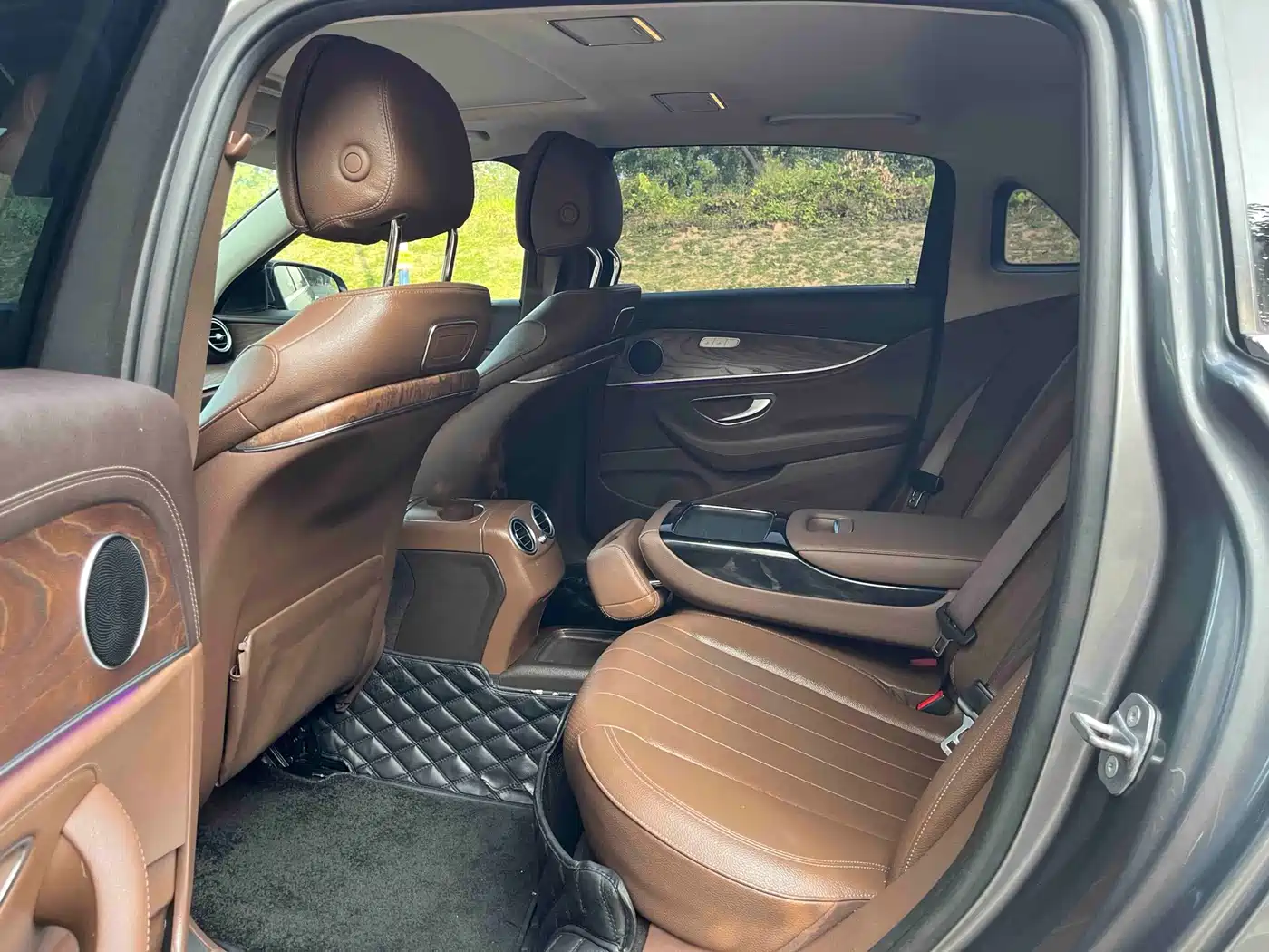 Mercedes-Benz E-Class 2016 E 200 L фото 6