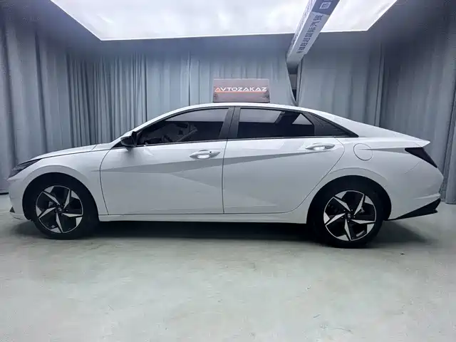 Hyundai Elantra 2022 1.5L CVT GLX Elite Edition — фото 4