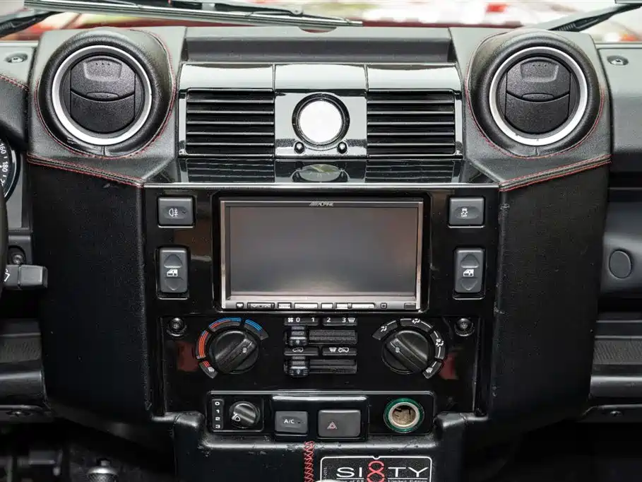 Land Rover Defender фото 17