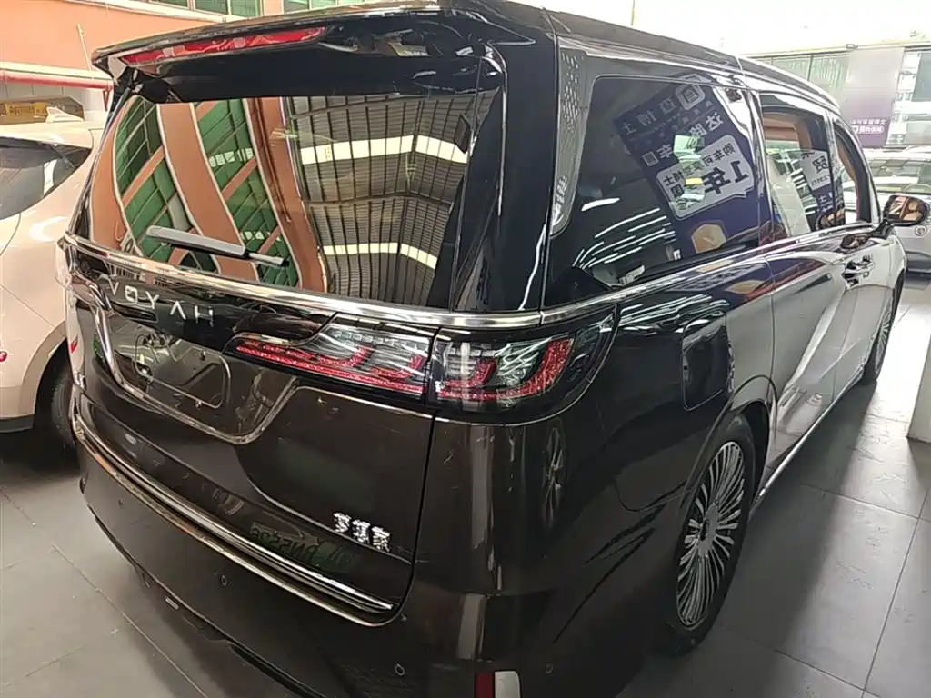 Voyah Auto Voyah Dreamer 2025 PHEV AWD Flagship Kunpeng Edition фото 7